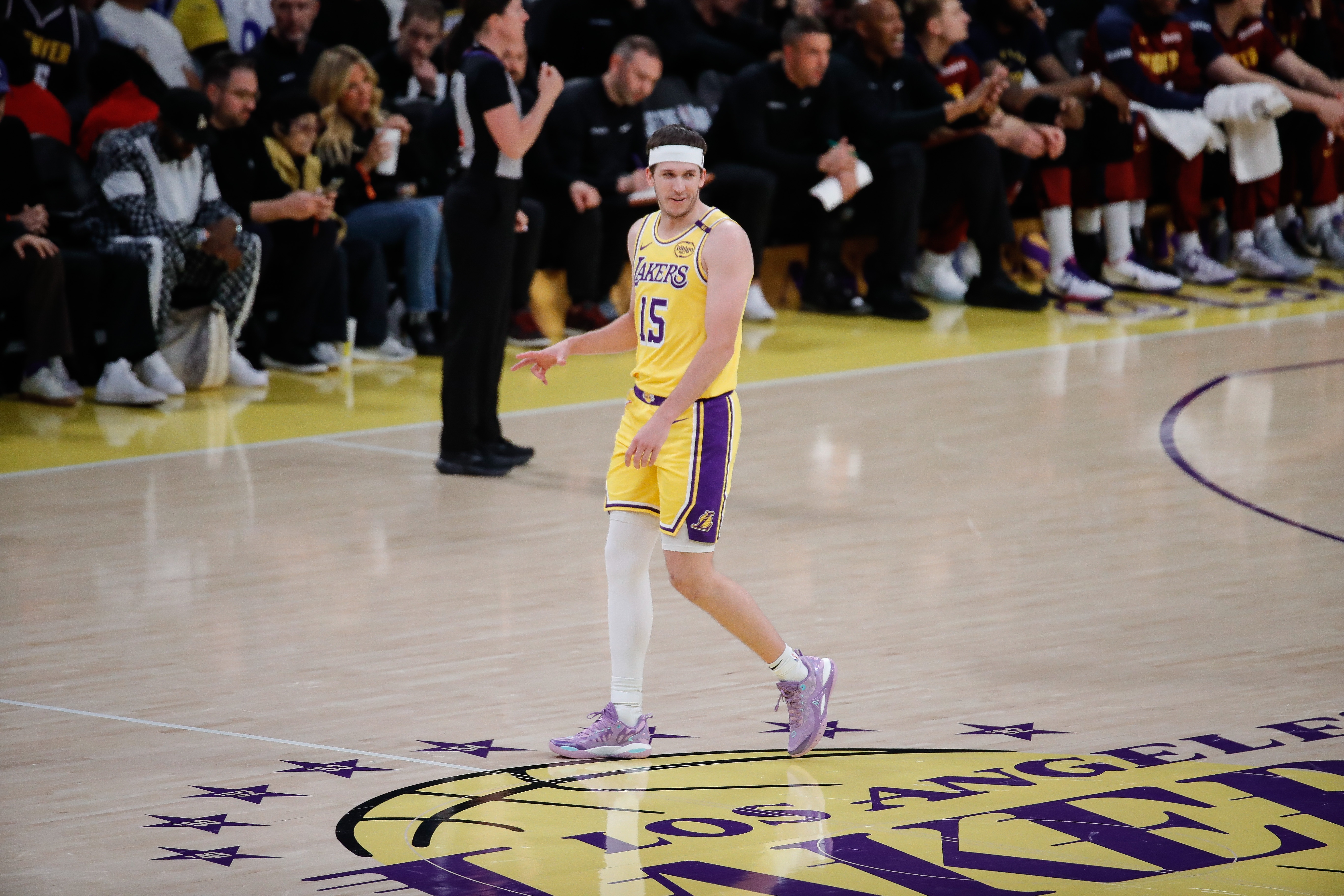 难挽败局!里夫斯13中9高效拿下25分2板5助 正负值-21
